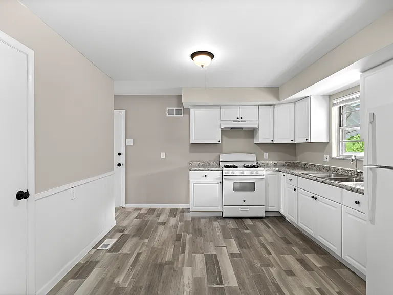 901 Cadora Dr — Photo 8