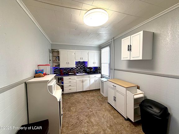 3rd image of 910 Prospect Rear Ave
