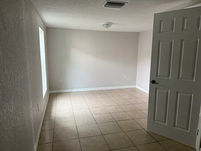 809 Lotus Ave — Photo 9