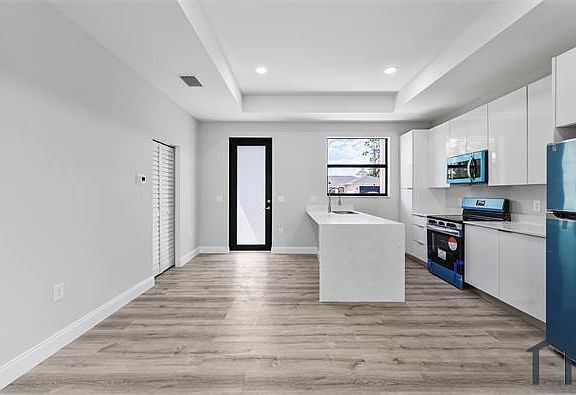 4th image of 1056 Fayette Ave