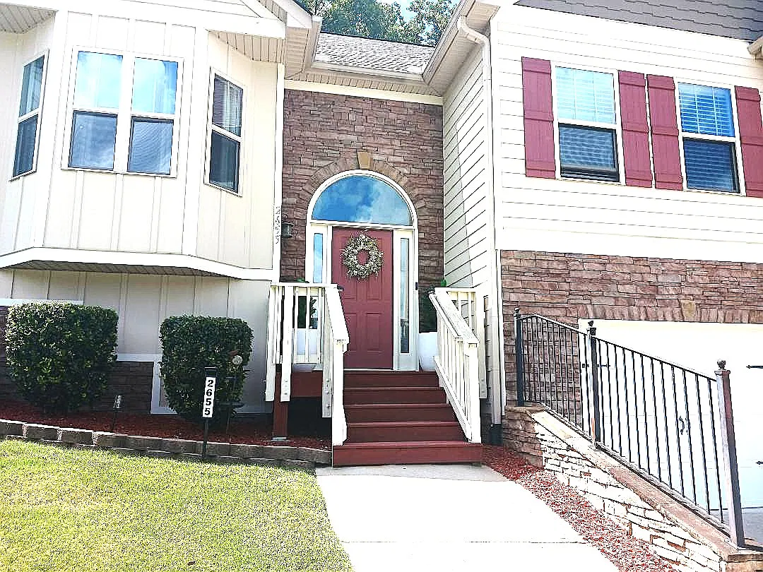 4 bed, 3000 sqft, $2,500 — Photo 1
