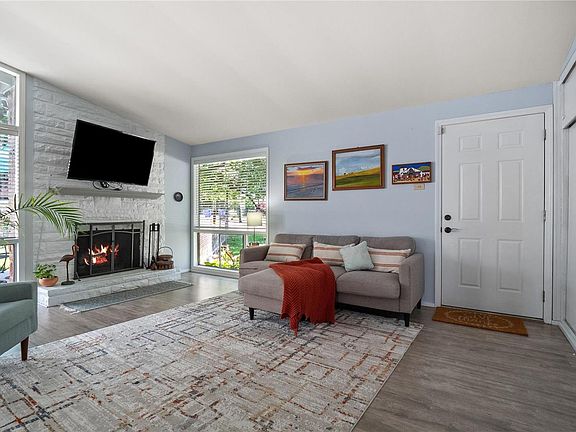 3rd image of 1736 Liggett Dr