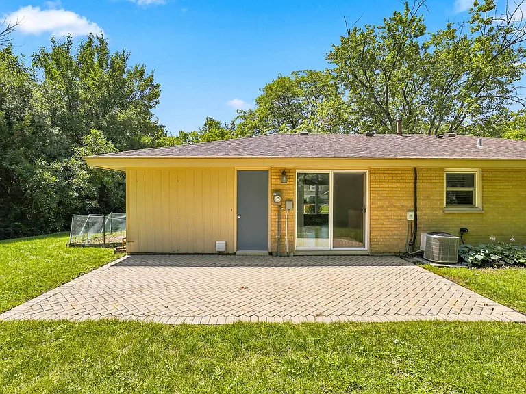 924 Bradford Ln — Photo 31