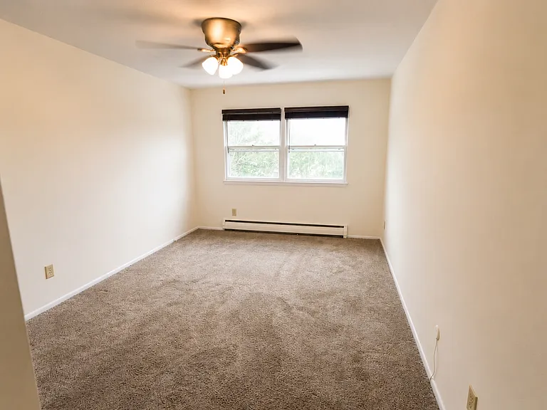 Highland Court Apartments — Photo 14