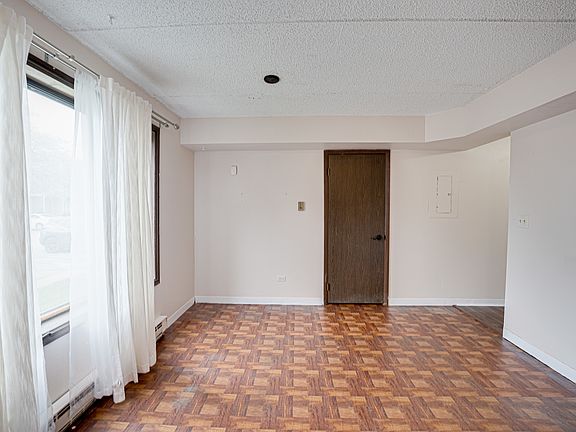5th image of 611 N Briar Hill Ln APT 1