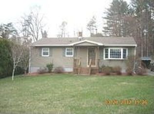 15 Pine Ridge Dr, Lee, MA 01238