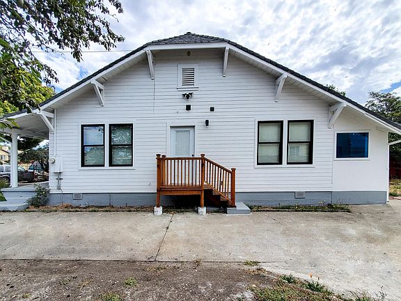 3rd image of 2330 Lowell Ave