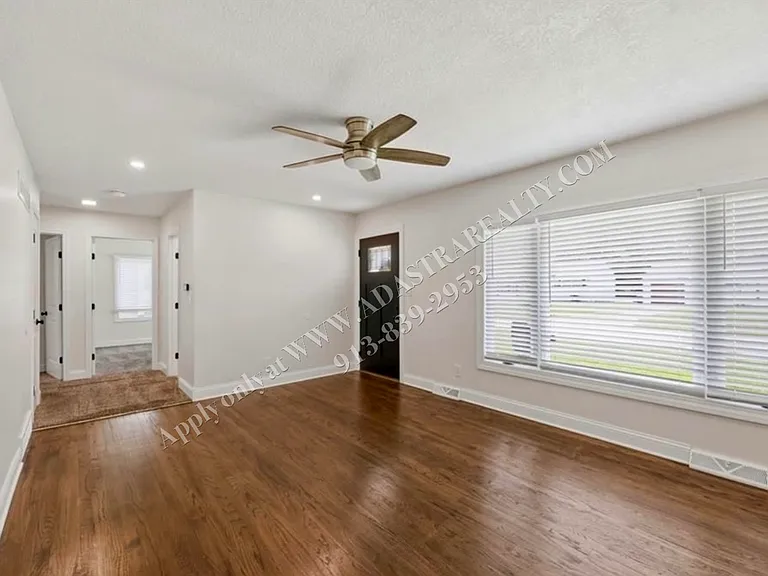 12718 W 92nd St — Photo 4