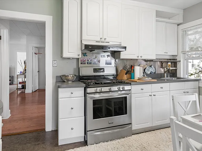 31 Armourvilla Ave — Photo 8
