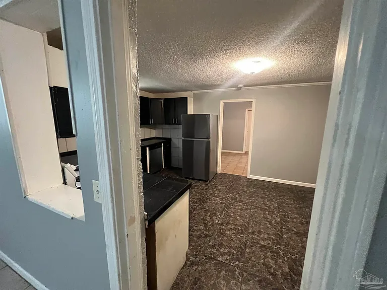 203 Edison Dr — Photo 5