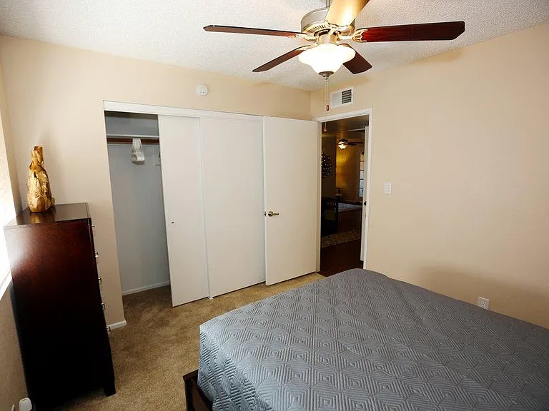 10134 W Mohawk Ln — Photo 16