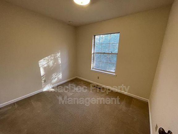 5th image of 16126 Clarence Ct