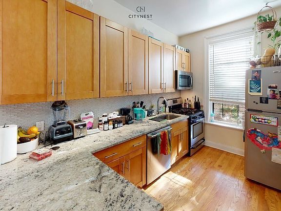 3rd image of 326 12th St APT 1R