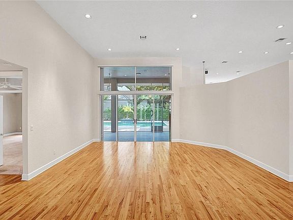 5th image of 3930 N Laurel Oak Way