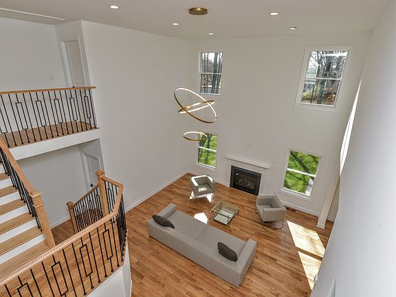 3rd image of 31 Wildwood Dr