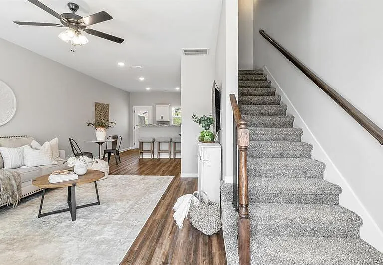 1115 Hillwood Dr — Photo 2