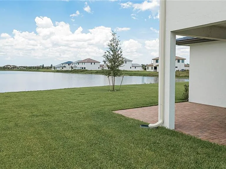 4775 Quercia Dr — Photo 41