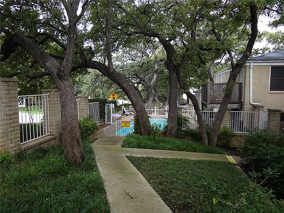 3rd image of 916 E 32nd St APT 203