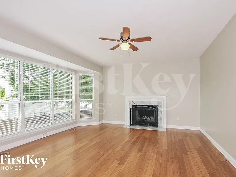 124 Royallsprings Pkwy — Photo 7