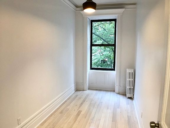 3rd image of 154 W 76th St #6A