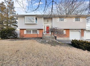 12 Pumpkin St, East Northport, NY