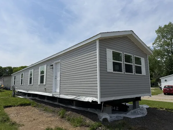 1265 Scarlet Oak West 293, Jackson, MI 49201