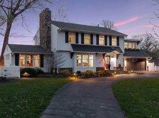 18202 Shavers Lake Dr, Deephaven, MN 55391