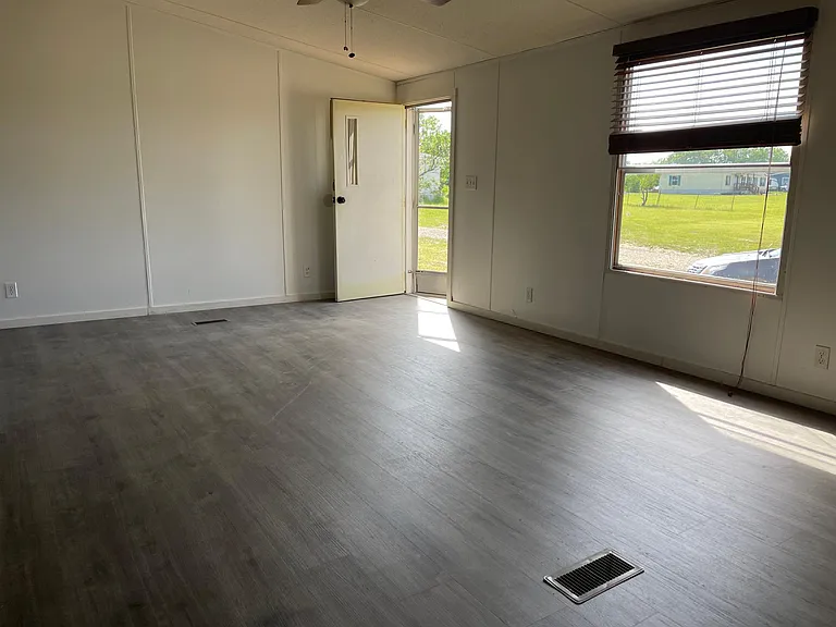 7298 N FM 148 — Photo 6