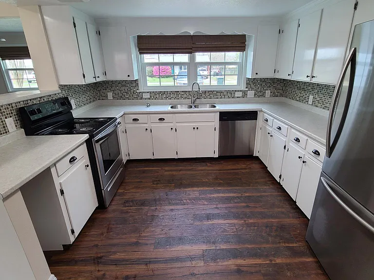11 Duke Ave — Photo 16