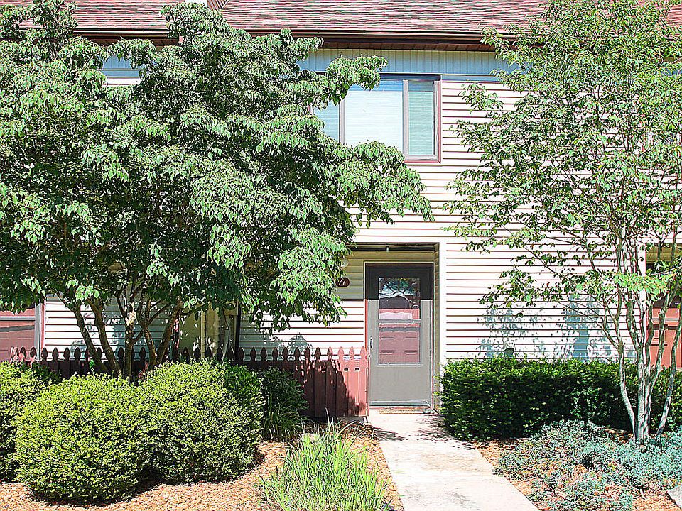 1st image of 11 Wilshire Heights Dr #11