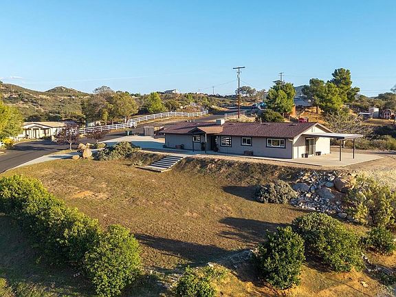 3rd image of 1512 Casa De Roca Way