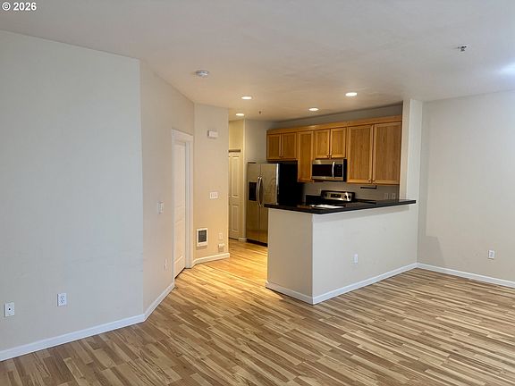 4th image of 1010 170th Ave #101
