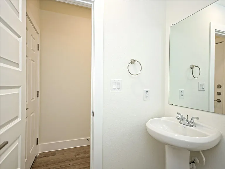 415 Parkline Dr — Photo 13