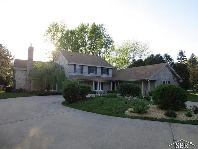 341 Golfview Dr photo 1