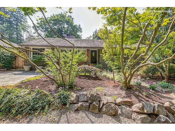 820 Lake Forest Dr photo 1
