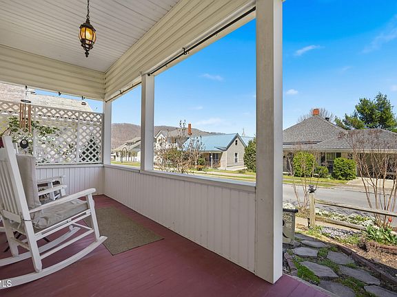 5th image of 418 Opekiska St