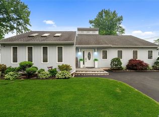 34 Florence Ave, Smithtown, NY 11787