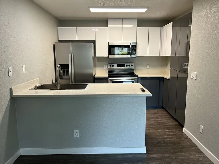 River House Apartments — Photo 61