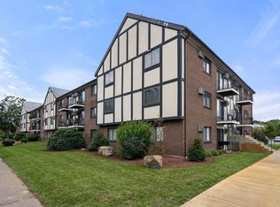 151 Bittersweet Ln APT 215, Randolph, MA 02368