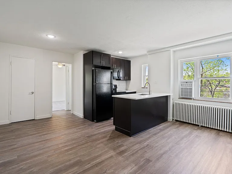 Hillside Apartments — Photo 38