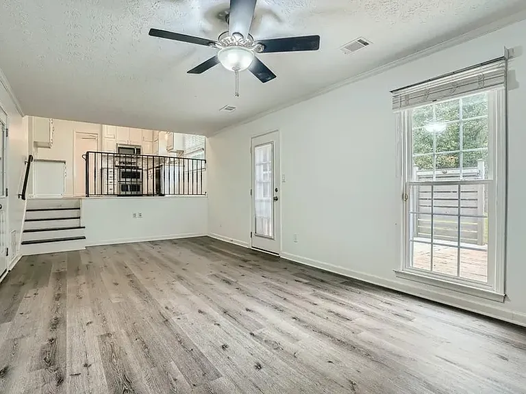 130 Grandchester Way — Photo 6