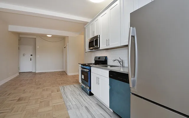 Sold by REMAX Distinguished Homes | media 17