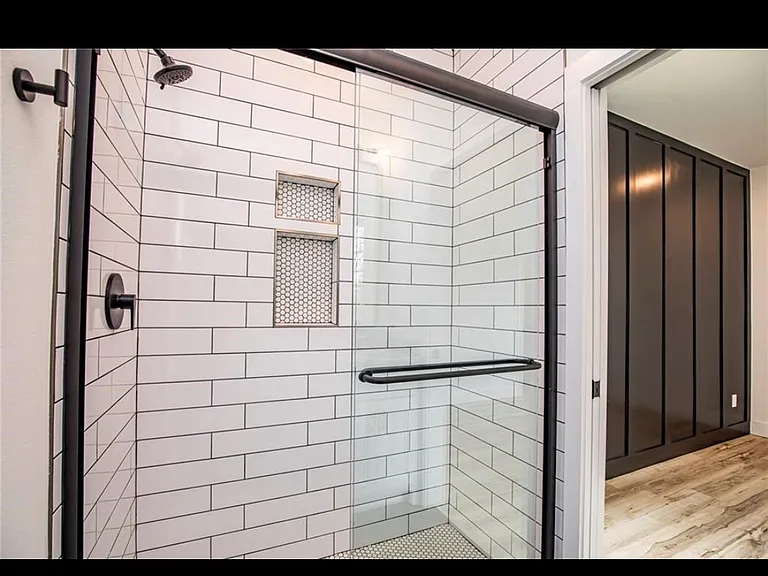 1391 S Duncan Ave — Photo 11