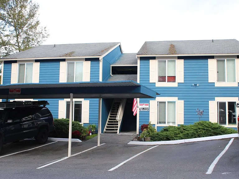 20816 32nd Ln S #D — Photo 1