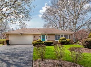 4 W Elaine Cir, Prospect Heights, IL 60070