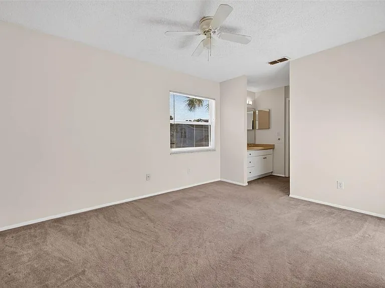 4843 Napoli Ct NE — Photo 14