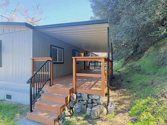 3rd image of 18266 Caliente Creek Rd