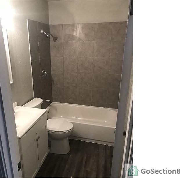 2nd image of 2750 Elmhurst St