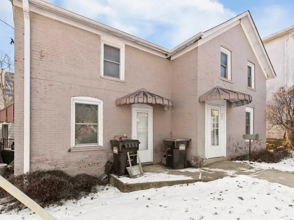 25 W Linden St, Freeport, IL 61032