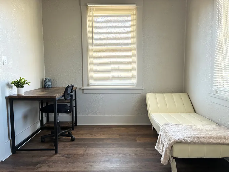 2 bed, 1.0 bath, 1024 sqft, $2,000 — Photo 5